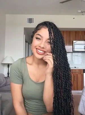 Kiana Ledé content