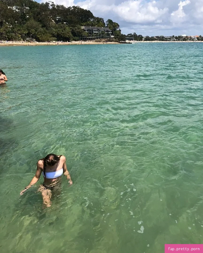 Kara Mia Van Pletzen - Photo #01