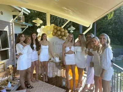 Kara Mia Van Pletzen content