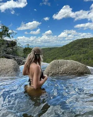 Kara Mia Van Pletzen content