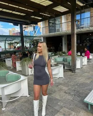 Kara Mia Van Pletzen content