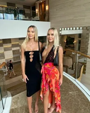 Kara Mia Van Pletzen content