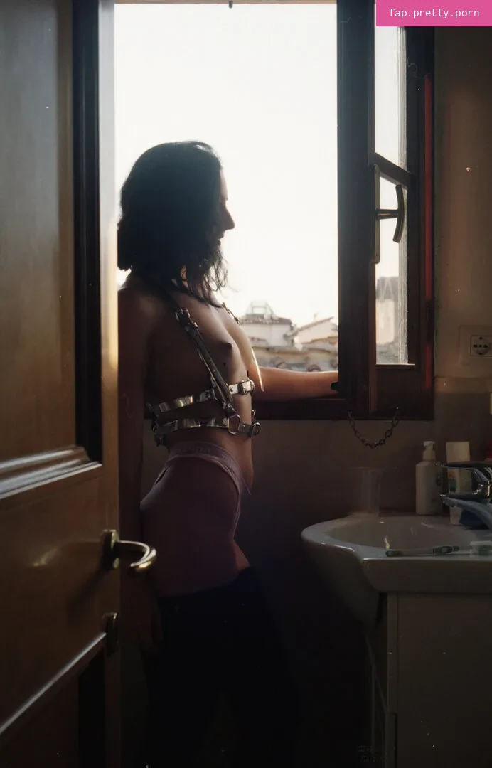 Kira Oneida - Photo #10