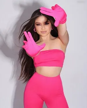 Karol Sevilla content