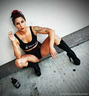 larraphoenix content