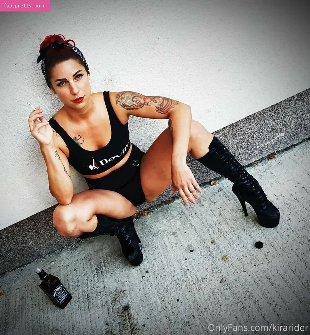 larraphoenix - Photo #01