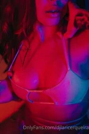 Larissa Cerqueira content