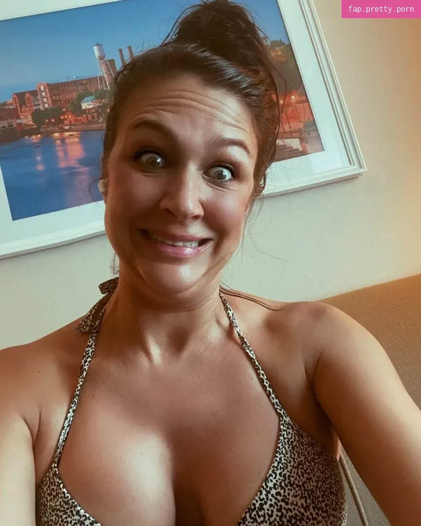 Lisa Dollan | Yorkshire Peach - Photo #04