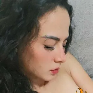 Larissa E Bianca