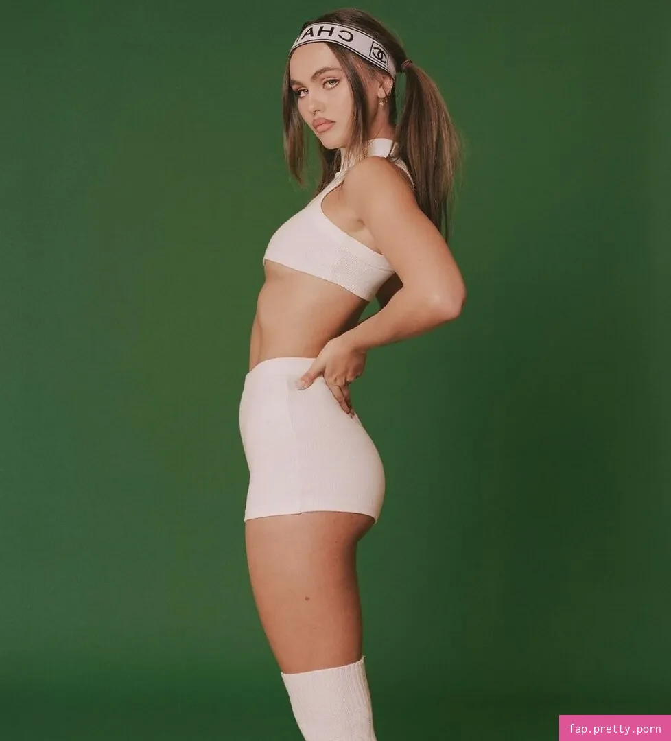 Lily Easton - Photo #23