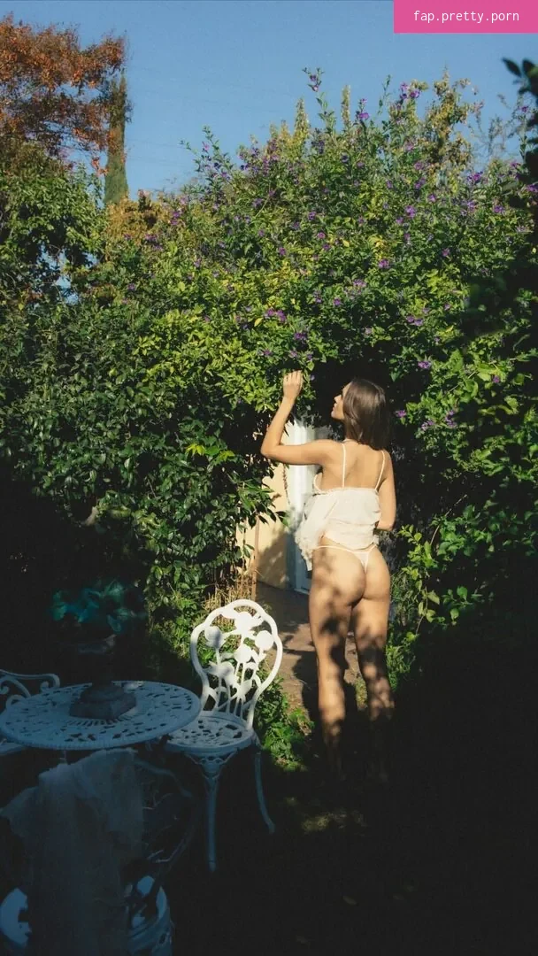 Lily Easton - Photo #41