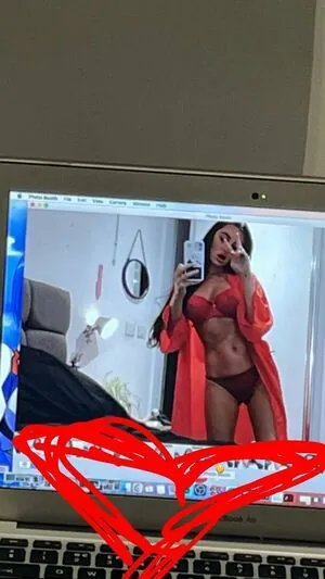 Layla Ibernón content