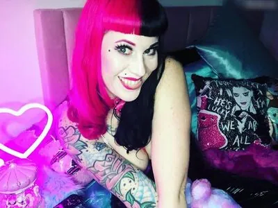 LaJenTrois - Jen Roomes content