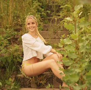 lealyferra / lea.ly content