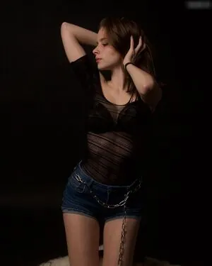 lealyferra / lea.ly content