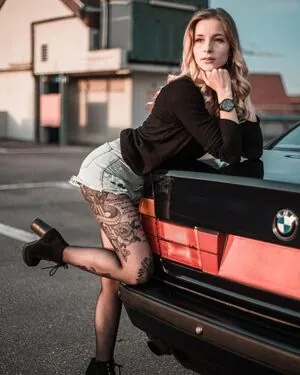 lealyferra / lea.ly content