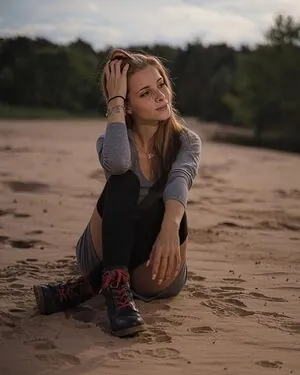 lealyferra / lea.ly content