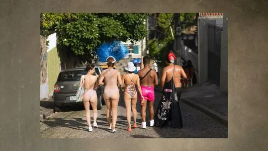 Leandra Leal content