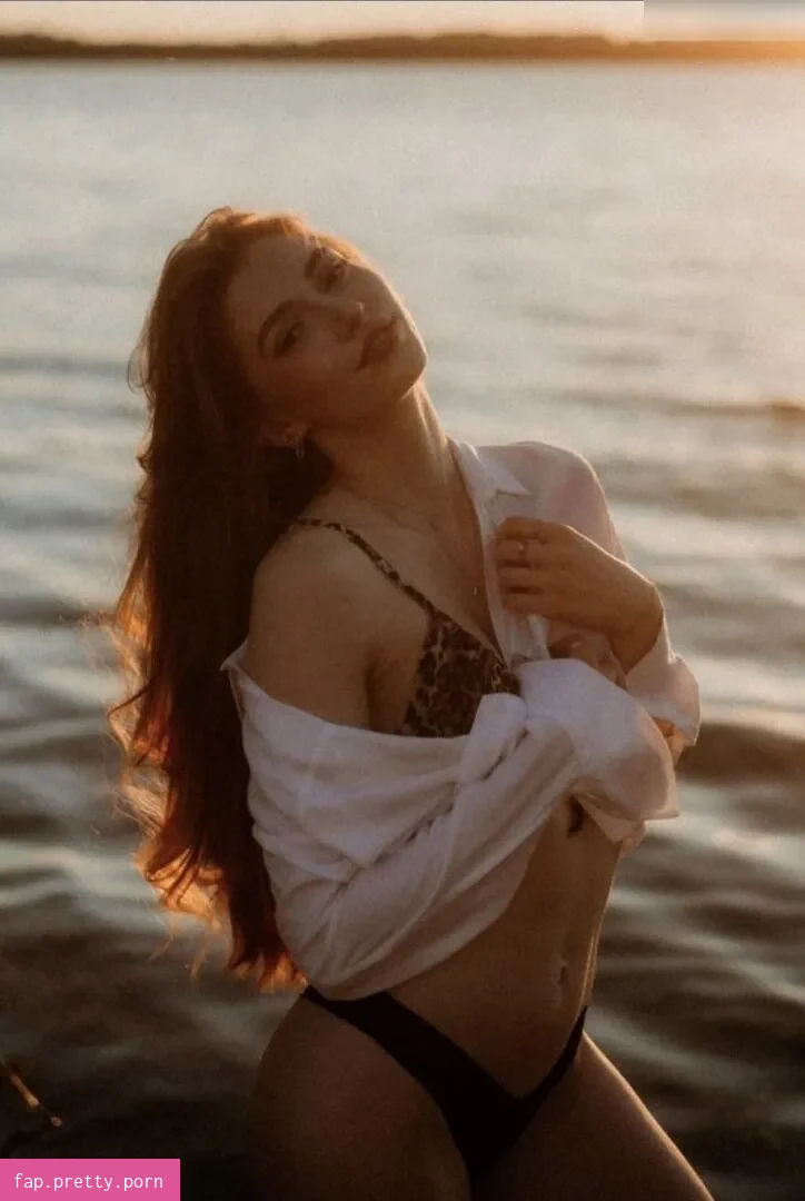 Laura Michelle Maske content