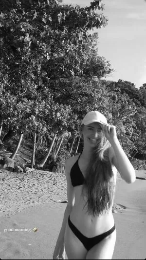 Laura Michelle Maske content