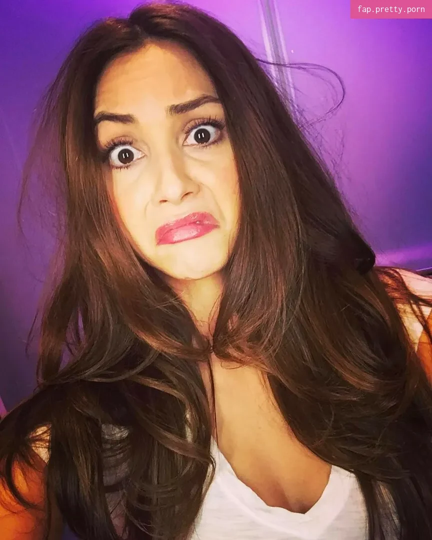 Lindsey Morgan - Photo #88