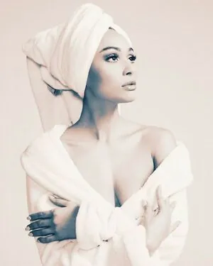 Lindsey Morgan content