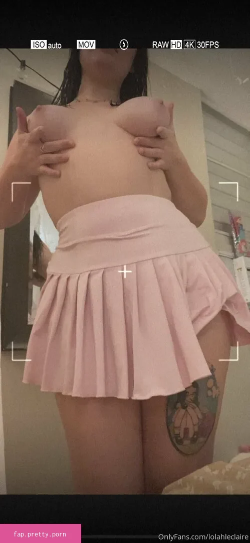 lolahleclaire content