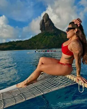 Lauana Prado content