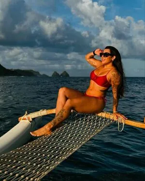 Lauana Prado content