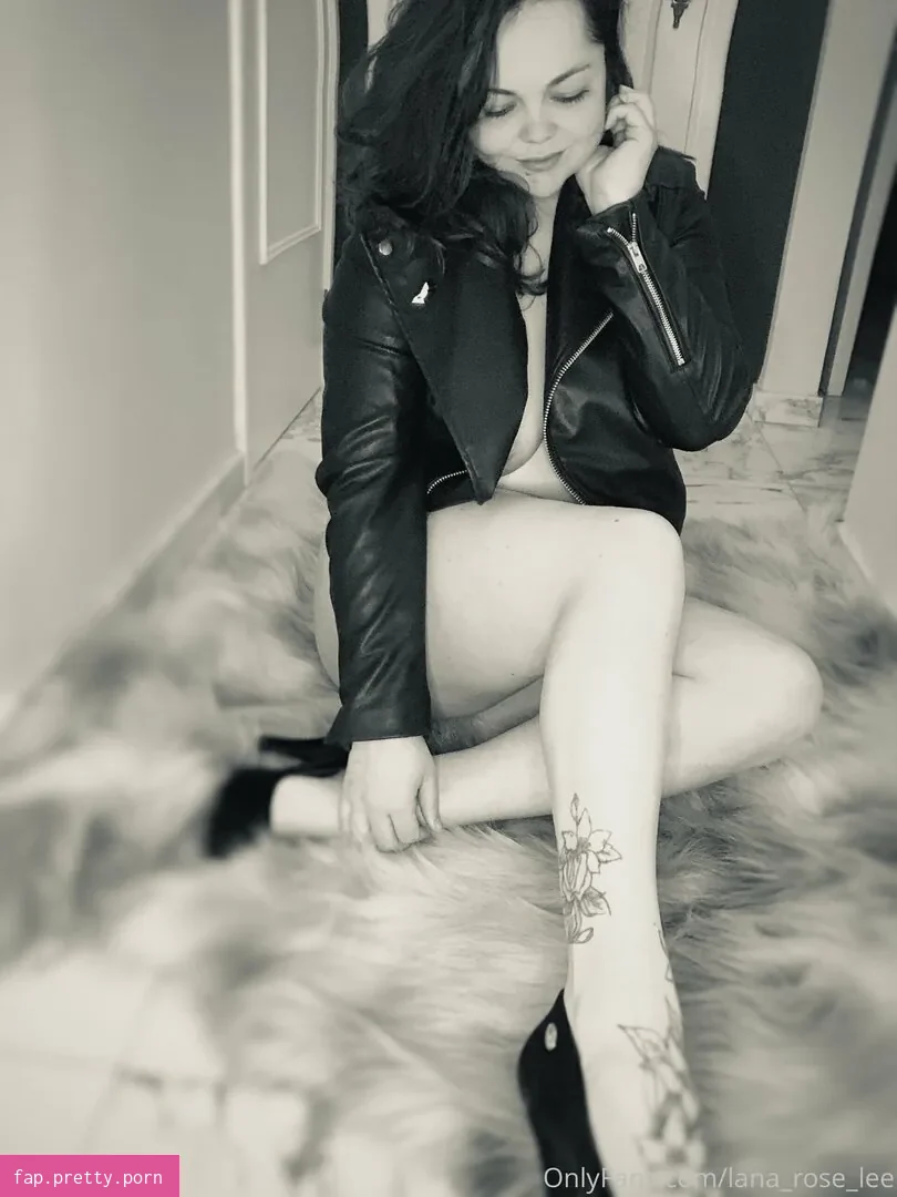 lana_rose_lee - Photo #01