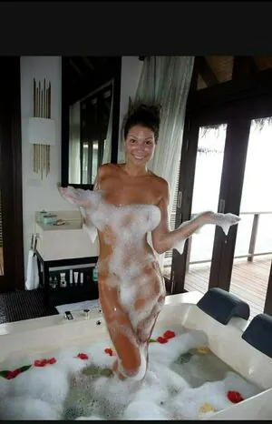 Laury Thilleman content