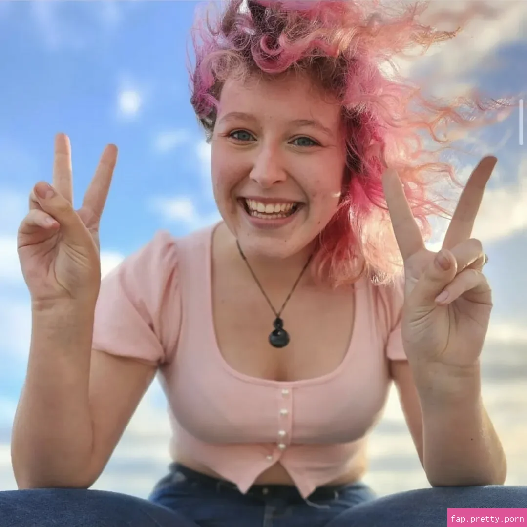 Lucyqueenofchaos - Photo #01