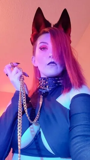 MajestyRedQueen content