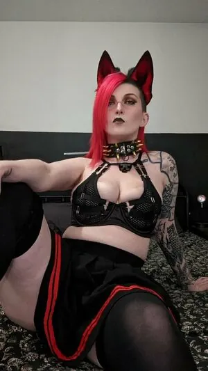 MajestyRedQueen content