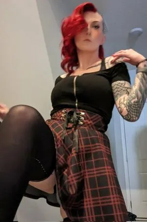 MajestyRedQueen content