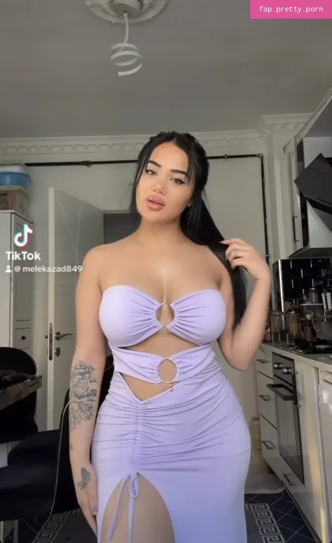 Melek Azad - Photo #01