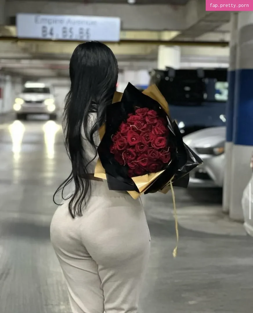 Melek Azad - Photo #30