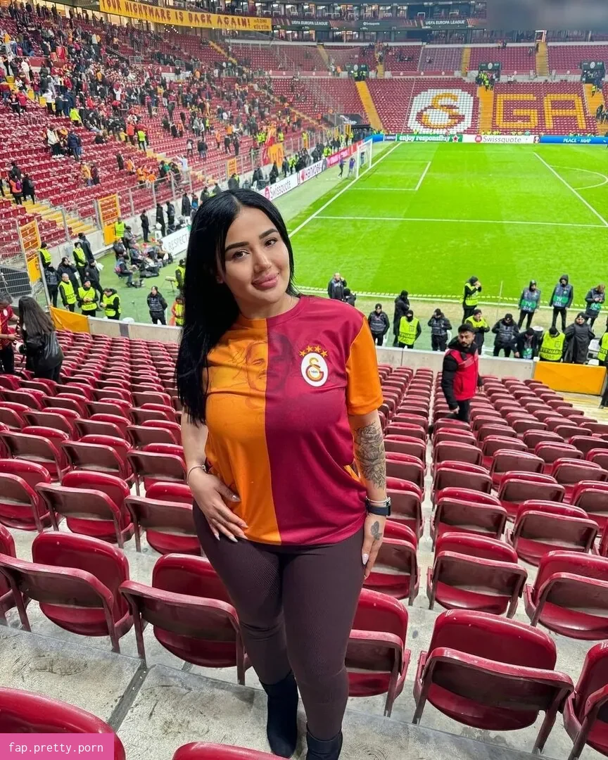 Melek Azad - Photo #53