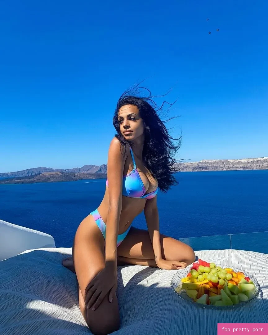 Michelle Bassetti - Photo #06