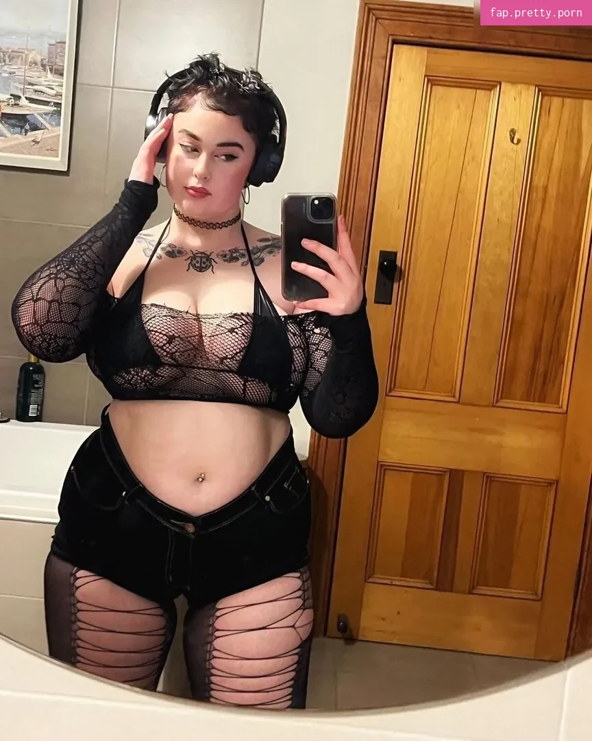 mila bloom - Photo #41