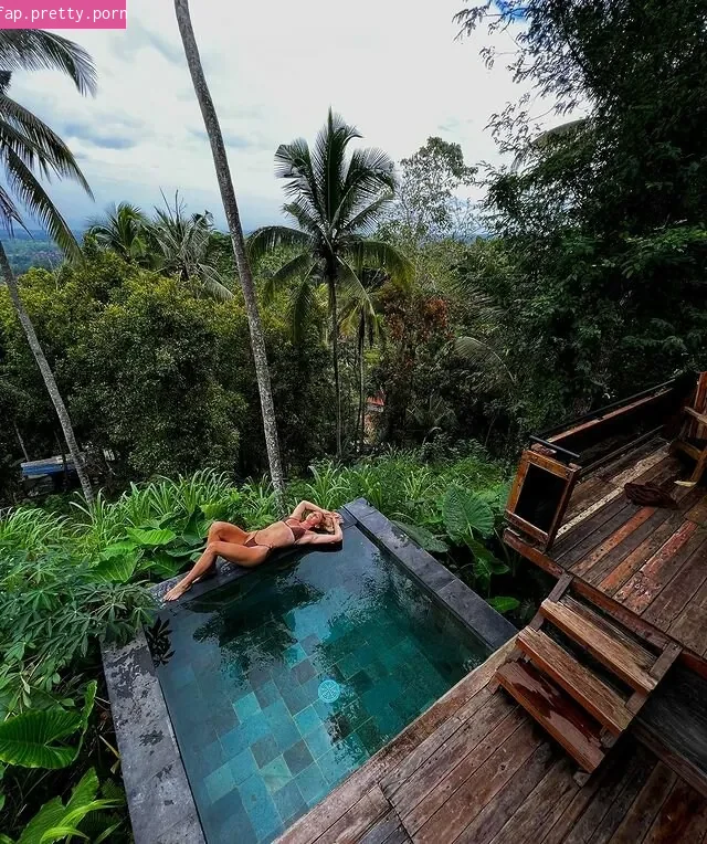 Molly Caudery - Photo #76