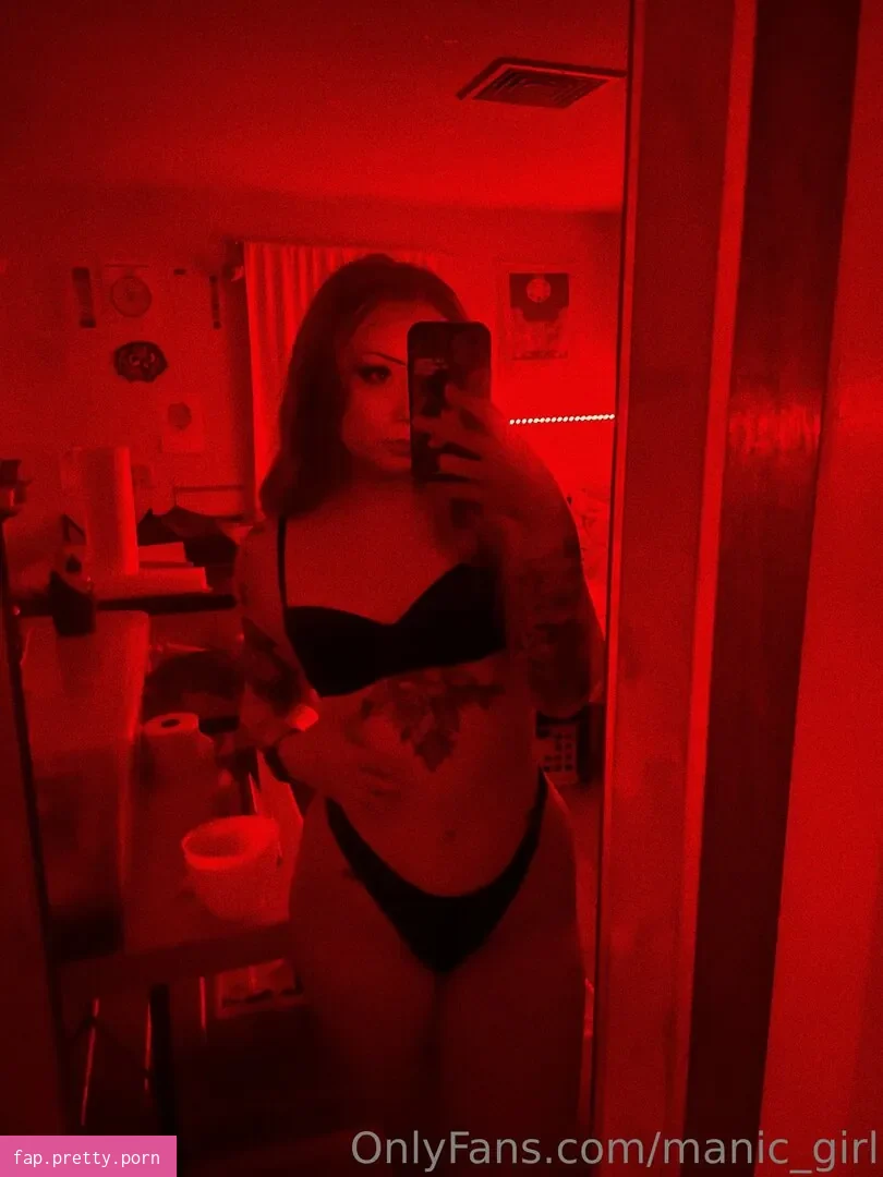 manic_girl - Photo #22