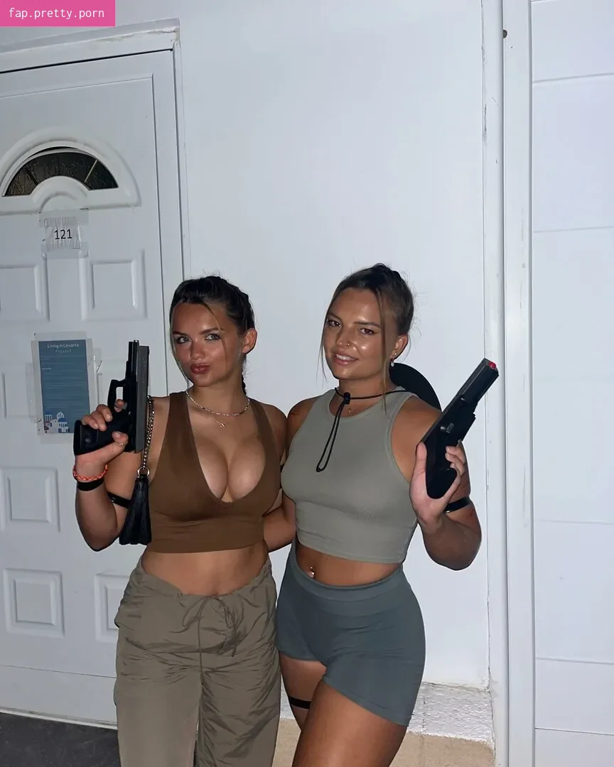 Maddy Hewett - Photo #01