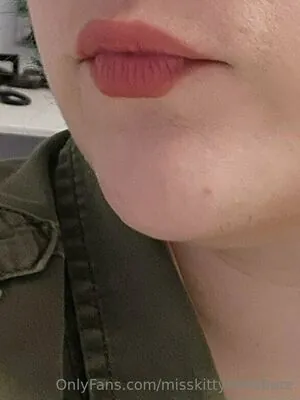 misskittyhellebore content