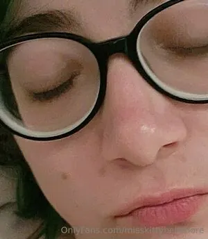 misskittyhellebore content