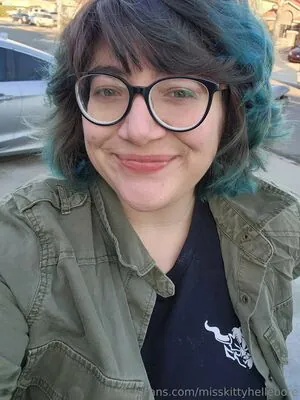 misskittyhellebore content