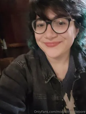 misskittyhellebore content