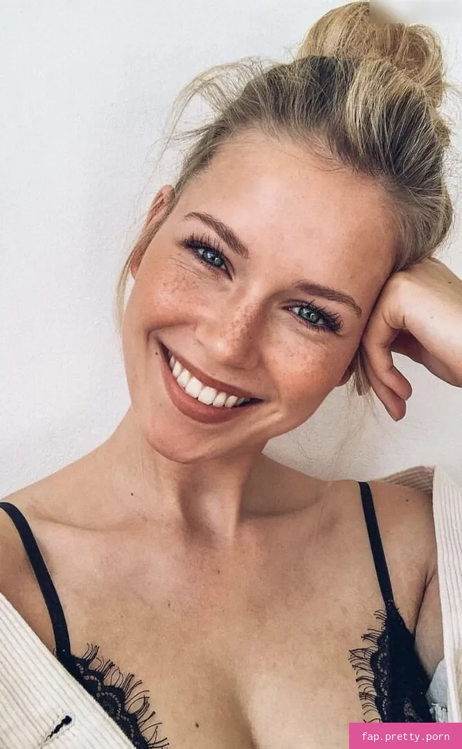 Melanie Kroll - Photo #83