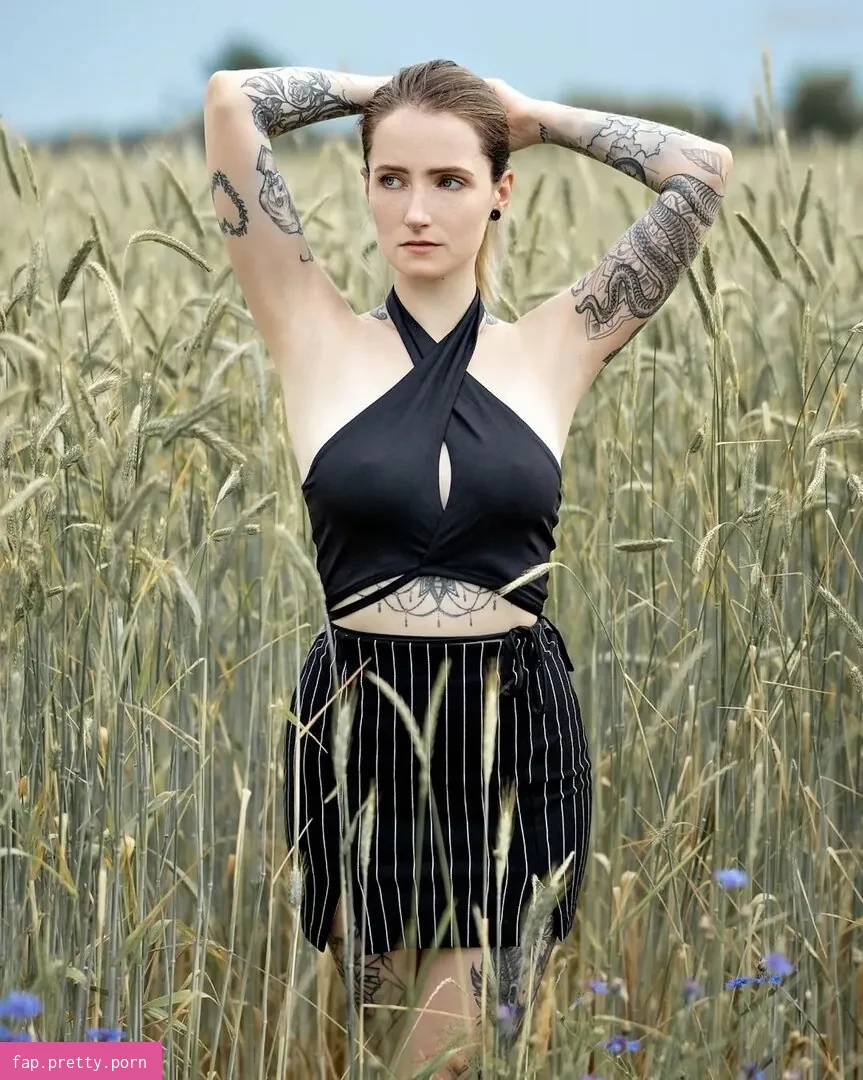 Model Lisa Marie - Photo #04