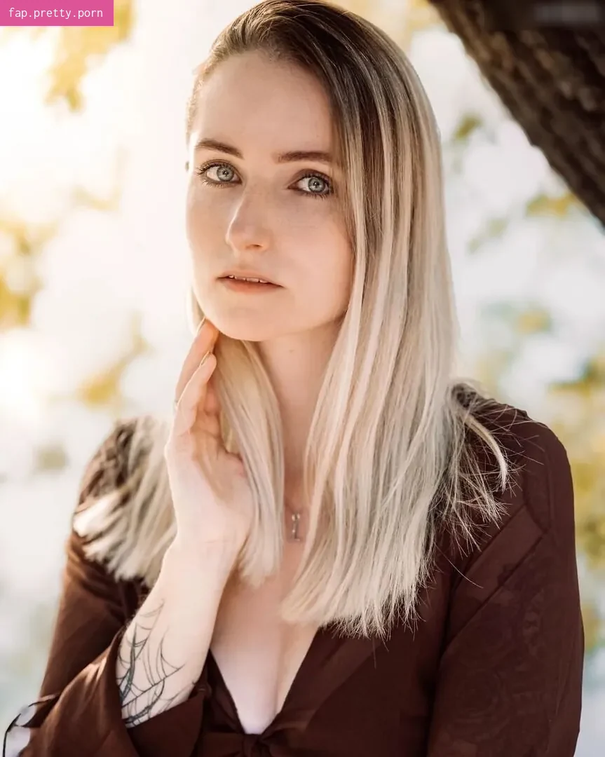 Model Lisa Marie content